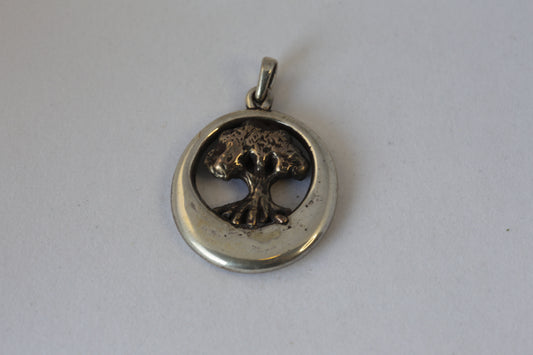 Tree of Life Round Pendant with Sculptured Tree925Silver