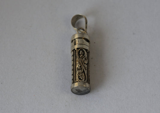 OpeningSecretSpaceParfumPendantswithPhiligre925SilverDetails