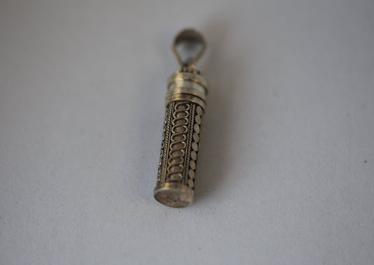 LargeOpeningSecretSpaceParfumPendantswithFLORALDetailsinPhiligre925SilverDetails