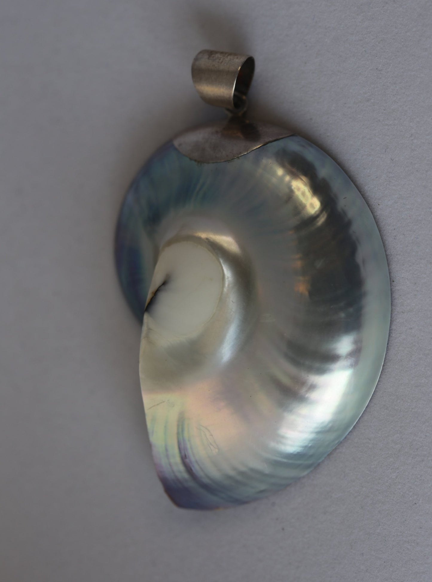 Mother of Pearl Seashell Pendantcast with925SilverDetails