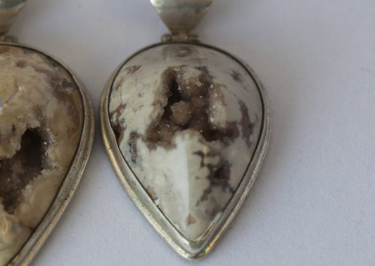 Teardrop Polished Stone with Crystalline Structure & 925 Silver Setting M