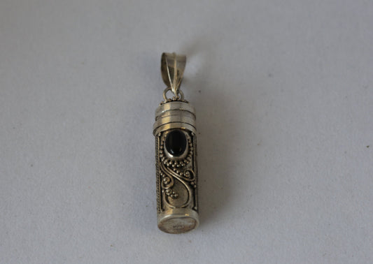OpeningSecretSpaceParfumPendantswithBlackStonewithPhiligre925Silver